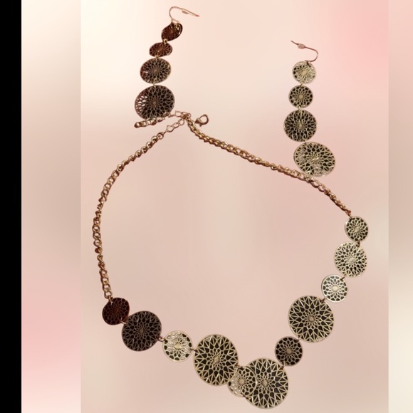 Vintage style Stencilled leaf necklace and drop. Earrings set new - Picture 11 of 11